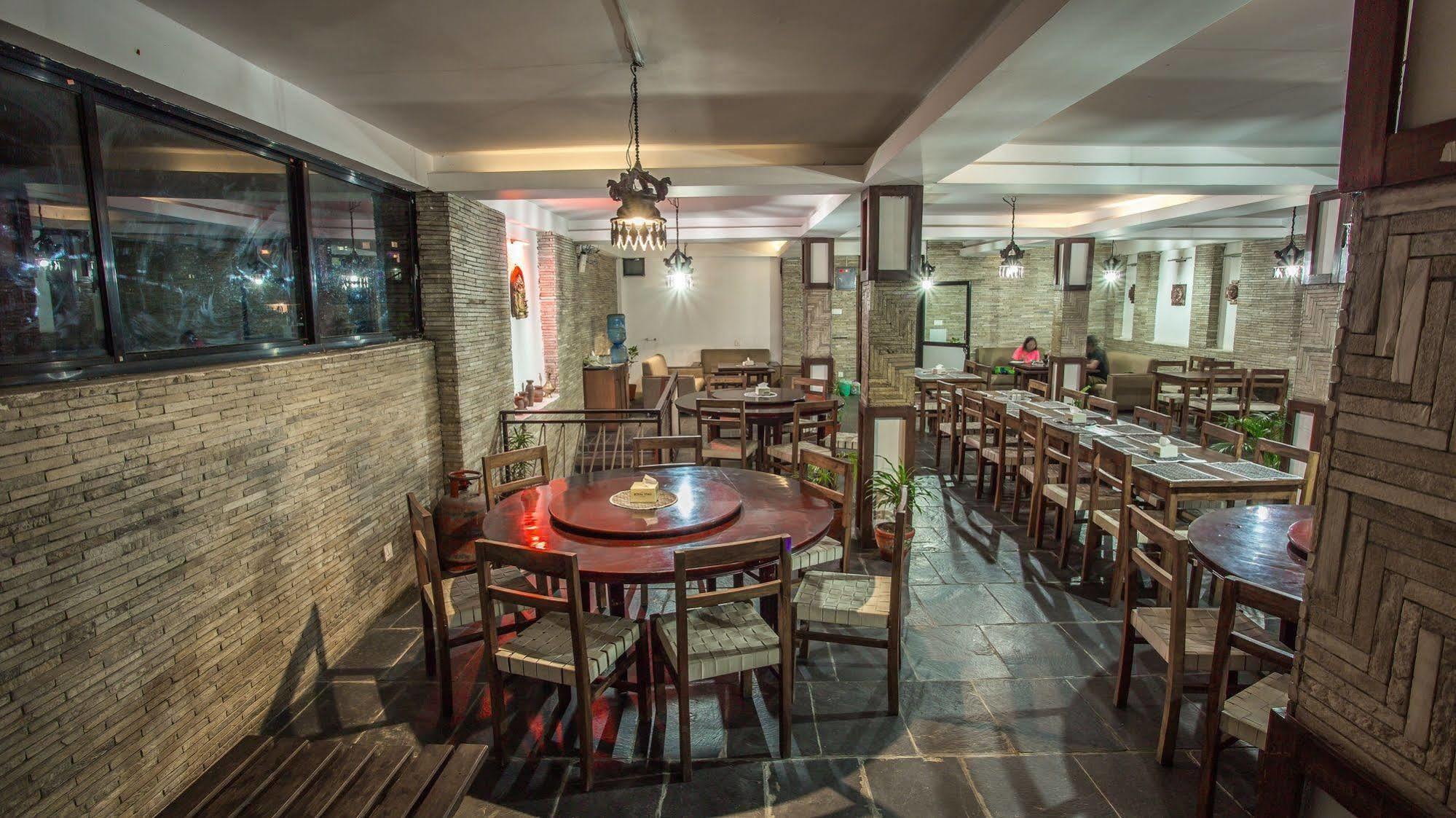 Kotee Home Hotel Похара Екстериор снимка